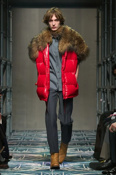 Look 12